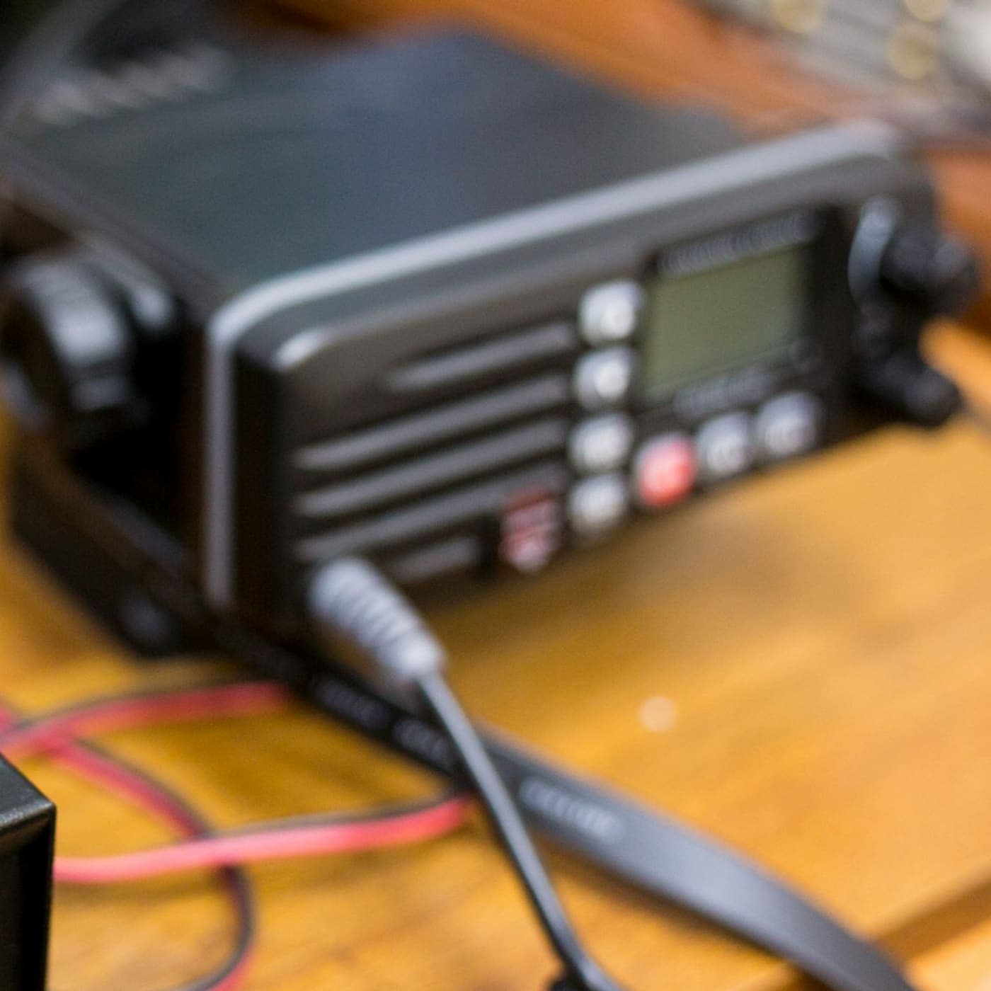 Dual-band mobile transceiver with hand microphone